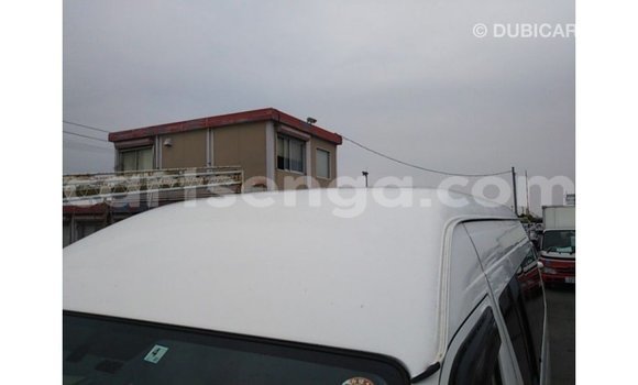 Acheter Import Voiture Toyota Hiace Blanc à Import - Dubai, Hhohho Acheter Import Voiture Toyota Hiace Blanc à Import - Dubai, Hhohho