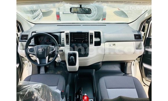 Nunua Imported Toyota Hiace White Gari ndani ya Import - Dubai nchini Hhohho Nunua Imported Toyota Hiace White Gari ndani ya Import - Dubai nchini Hhohho