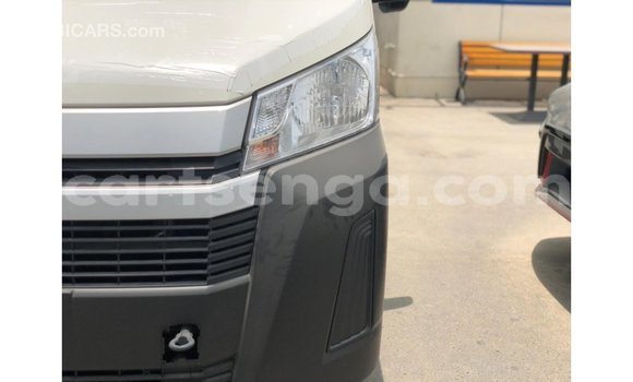 Nunua Imported Toyota Hiace White Gari ndani ya Import - Dubai nchini Hhohho Nunua Imported Toyota Hiace White Gari ndani ya Import - Dubai nchini Hhohho