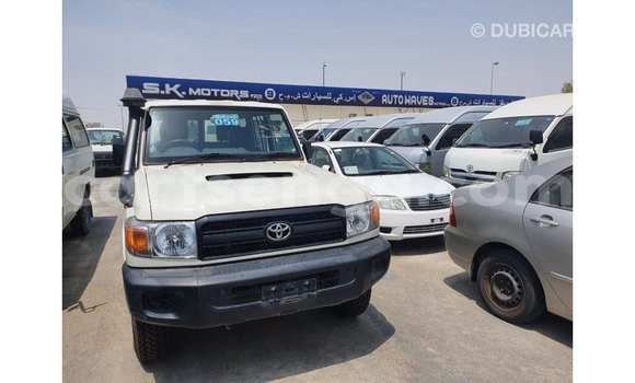 Acheter Import Voiture Toyota Land Cruiser Blanc à Import - Dubai, Hhohho Acheter Import Voiture Toyota Land Cruiser Blanc à Import - Dubai, Hhohho
