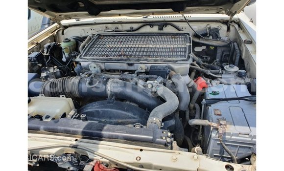 Acheter Import Voiture Toyota Land Cruiser Blanc à Import - Dubai, Hhohho Acheter Import Voiture Toyota Land Cruiser Blanc à Import - Dubai, Hhohho