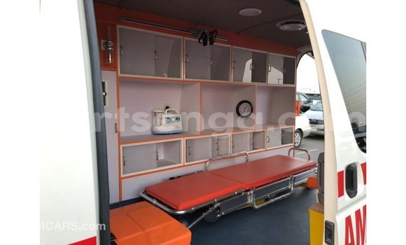 Nunua Imported Toyota Hiace White Gari ndani ya Import - Dubai nchini Hhohho Nunua Imported Toyota Hiace White Gari ndani ya Import - Dubai nchini Hhohho