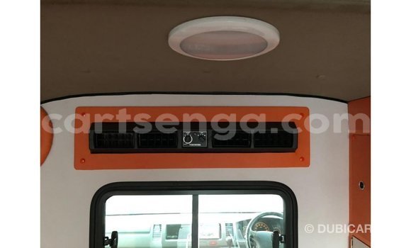 Nunua Imported Toyota Hiace White Gari ndani ya Import - Dubai nchini Hhohho Nunua Imported Toyota Hiace White Gari ndani ya Import - Dubai nchini Hhohho