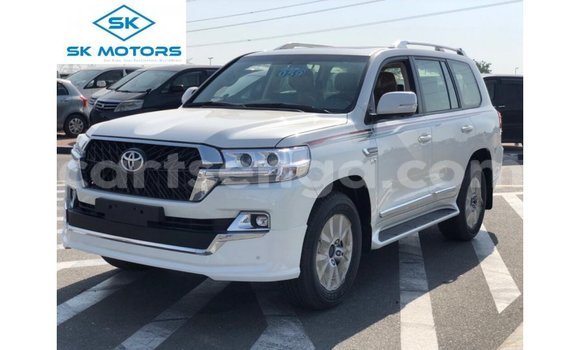 Acheter Import Voiture Toyota Land Cruiser Blanc à Import - Dubai, Hhohho Acheter Import Voiture Toyota Land Cruiser Blanc à Import - Dubai, Hhohho