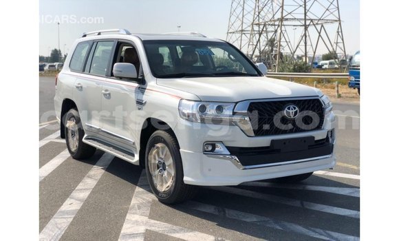Acheter Import Voiture Toyota Land Cruiser Blanc à Import - Dubai, Hhohho Acheter Import Voiture Toyota Land Cruiser Blanc à Import - Dubai, Hhohho