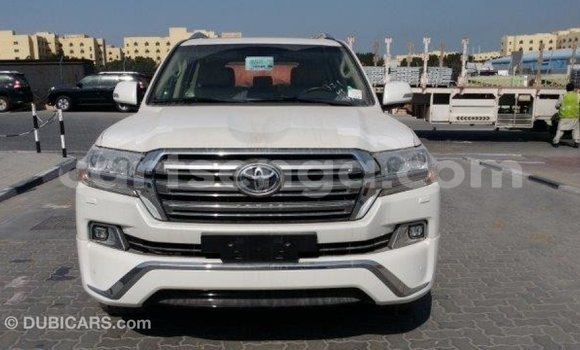 Nunua Imported Toyota Land Cruiser White Gari ndani ya Import - Dubai nchini Hhohho Nunua Imported Toyota Land Cruiser White Gari ndani ya Import - Dubai nchini Hhohho
