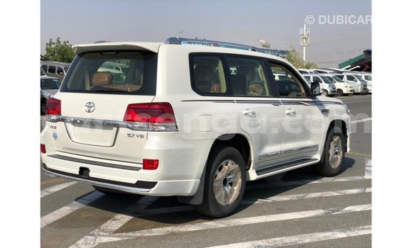 Acheter Import Voiture Toyota Land Cruiser Blanc à Import - Dubai, Hhohho Acheter Import Voiture Toyota Land Cruiser Blanc à Import - Dubai, Hhohho