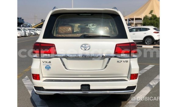 Acheter Import Voiture Toyota Land Cruiser Blanc à Import - Dubai, Hhohho Acheter Import Voiture Toyota Land Cruiser Blanc à Import - Dubai, Hhohho