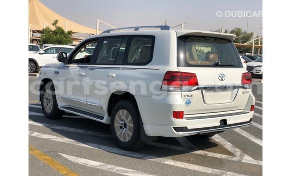 Acheter Import Voiture Toyota Land Cruiser Blanc à Import - Dubai, Hhohho Acheter Import Voiture Toyota Land Cruiser Blanc à Import - Dubai, Hhohho