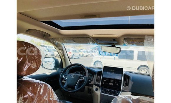 Acheter Import Voiture Toyota Land Cruiser Blanc à Import - Dubai, Hhohho Acheter Import Voiture Toyota Land Cruiser Blanc à Import - Dubai, Hhohho