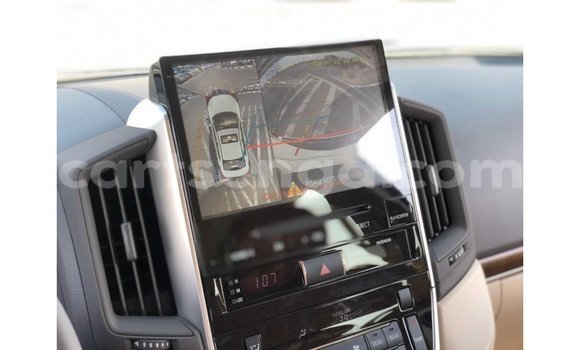 Acheter Import Voiture Toyota Land Cruiser Blanc à Import - Dubai, Hhohho Acheter Import Voiture Toyota Land Cruiser Blanc à Import - Dubai, Hhohho