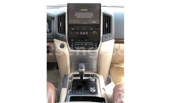 Acheter Import Voiture Toyota Land Cruiser Blanc à Import - Dubai, Hhohho Acheter Import Voiture Toyota Land Cruiser Blanc à Import - Dubai, Hhohho