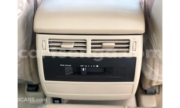 Acheter Import Voiture Toyota Land Cruiser Blanc à Import - Dubai, Hhohho Acheter Import Voiture Toyota Land Cruiser Blanc à Import - Dubai, Hhohho