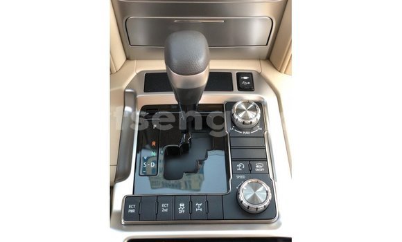 Acheter Import Voiture Toyota Land Cruiser Blanc à Import - Dubai, Hhohho Acheter Import Voiture Toyota Land Cruiser Blanc à Import - Dubai, Hhohho