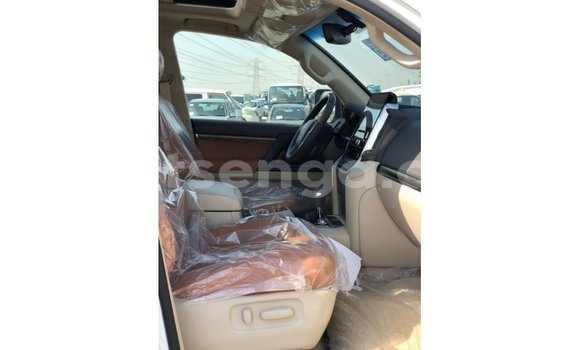 Acheter Import Voiture Toyota Land Cruiser Blanc à Import - Dubai, Hhohho Acheter Import Voiture Toyota Land Cruiser Blanc à Import - Dubai, Hhohho