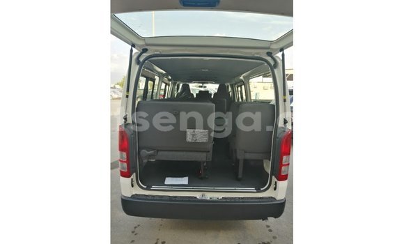 Nunua Imported Toyota Hiace White Gari ndani ya Import - Dubai nchini Hhohho Nunua Imported Toyota Hiace White Gari ndani ya Import - Dubai nchini Hhohho