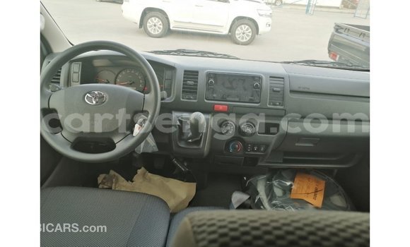 Nunua Imported Toyota Hiace White Gari ndani ya Import - Dubai nchini Hhohho Nunua Imported Toyota Hiace White Gari ndani ya Import - Dubai nchini Hhohho