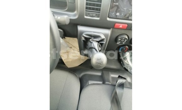 Nunua Imported Toyota Hiace White Gari ndani ya Import - Dubai nchini Hhohho Nunua Imported Toyota Hiace White Gari ndani ya Import - Dubai nchini Hhohho