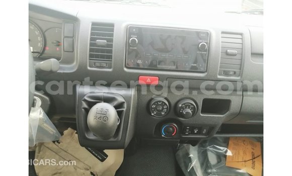 Nunua Imported Toyota Hiace White Gari ndani ya Import - Dubai nchini Hhohho Nunua Imported Toyota Hiace White Gari ndani ya Import - Dubai nchini Hhohho