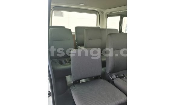 Nunua Imported Toyota Hiace White Gari ndani ya Import - Dubai nchini Hhohho Nunua Imported Toyota Hiace White Gari ndani ya Import - Dubai nchini Hhohho