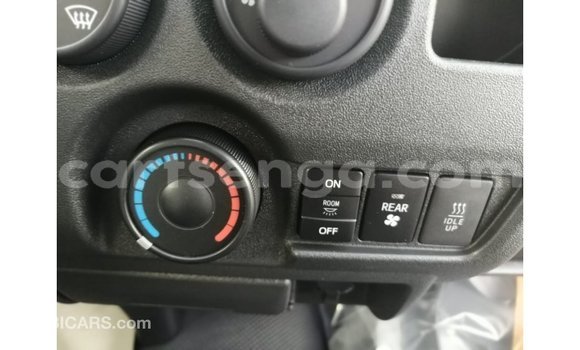 Nunua Imported Toyota Hiace White Gari ndani ya Import - Dubai nchini Hhohho Nunua Imported Toyota Hiace White Gari ndani ya Import - Dubai nchini Hhohho