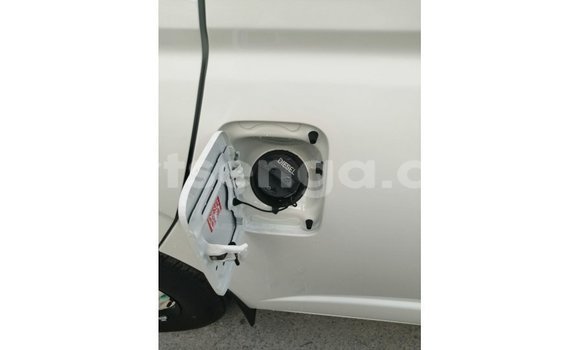 Nunua Imported Toyota Hiace White Gari ndani ya Import - Dubai nchini Hhohho Nunua Imported Toyota Hiace White Gari ndani ya Import - Dubai nchini Hhohho