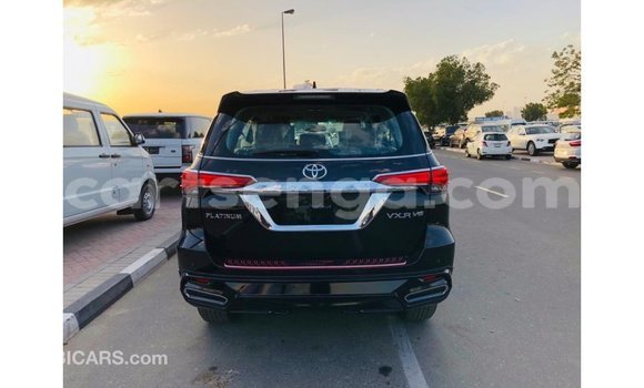 Acheter Import Voiture Toyota Fortuner Noir à Import - Dubai, Hhohho Acheter Import Voiture Toyota Fortuner Noir à Import - Dubai, Hhohho