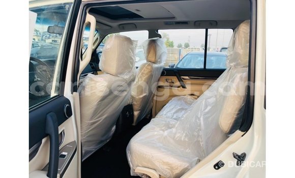 Nunua Imported Mitsubishi Pajero White Gari ndani ya Import - Dubai nchini Hhohho Nunua Imported Mitsubishi Pajero White Gari ndani ya Import - Dubai nchini Hhohho