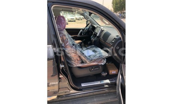 Nunua Imported Toyota Land Cruiser Black Gari ndani ya Import - Dubai nchini Hhohho Nunua Imported Toyota Land Cruiser Black Gari ndani ya Import - Dubai nchini Hhohho