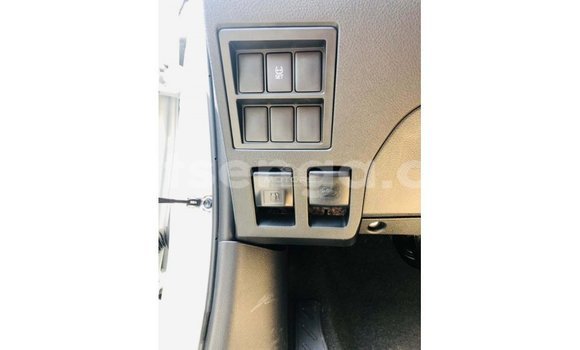 Acheter Import Voiture Toyota Hilux Blanc à Import - Dubai, Hhohho Acheter Import Voiture Toyota Hilux Blanc à Import - Dubai, Hhohho