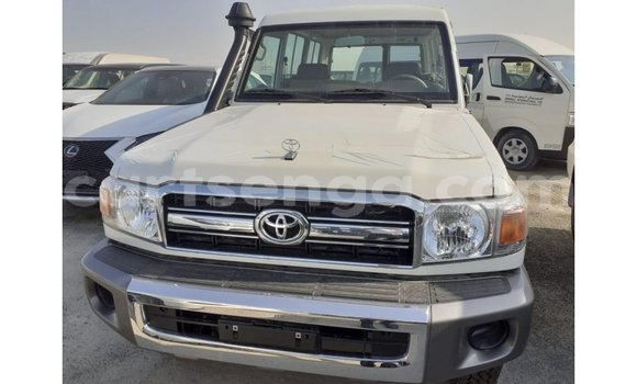 Nunua Imported Toyota Land Cruiser White Gari ndani ya Import - Dubai nchini Hhohho