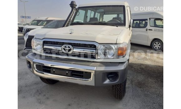 Acheter Import Voiture Toyota Land Cruiser Blanc à Import - Dubai, Hhohho Acheter Import Voiture Toyota Land Cruiser Blanc à Import - Dubai, Hhohho