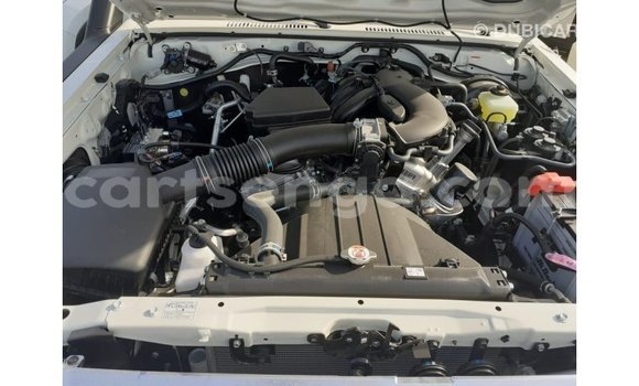 Acheter Import Voiture Toyota Land Cruiser Blanc à Import - Dubai, Hhohho Acheter Import Voiture Toyota Land Cruiser Blanc à Import - Dubai, Hhohho