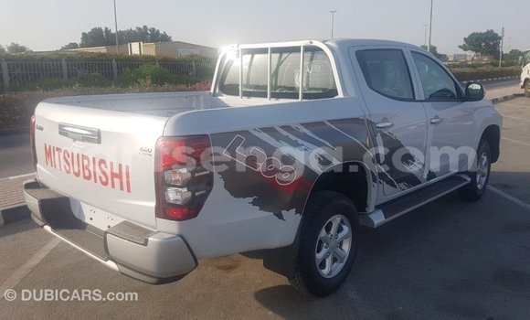 Acheter Import Voiture Mitsubishi L200 Blanc à Import - Dubai, Hhohho Acheter Import Voiture Mitsubishi L200 Blanc à Import - Dubai, Hhohho