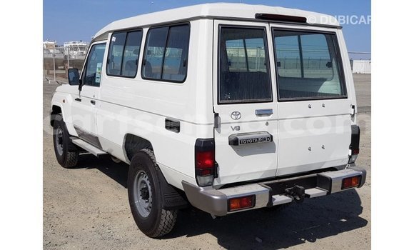 Acheter Import Voiture Toyota Land Cruiser Blanc à Import - Dubai, Hhohho Acheter Import Voiture Toyota Land Cruiser Blanc à Import - Dubai, Hhohho