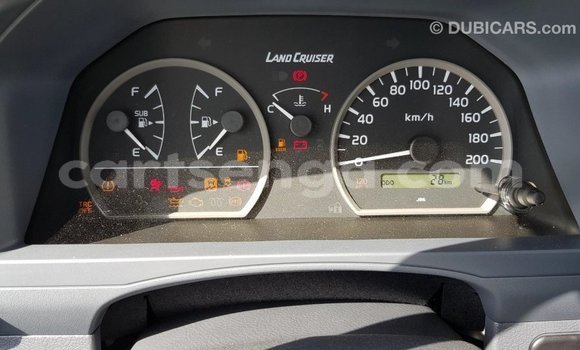 Acheter Import Voiture Toyota Land Cruiser Blanc à Import - Dubai, Hhohho Acheter Import Voiture Toyota Land Cruiser Blanc à Import - Dubai, Hhohho