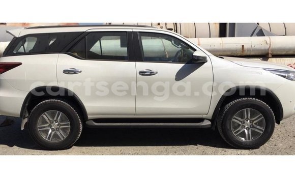 Acheter Import Voiture Toyota Fortuner Blanc à Import - Dubai, Hhohho Acheter Import Voiture Toyota Fortuner Blanc à Import - Dubai, Hhohho