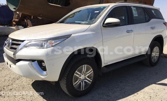 Acheter Import Voiture Toyota Fortuner Blanc à Import - Dubai, Hhohho Acheter Import Voiture Toyota Fortuner Blanc à Import - Dubai, Hhohho