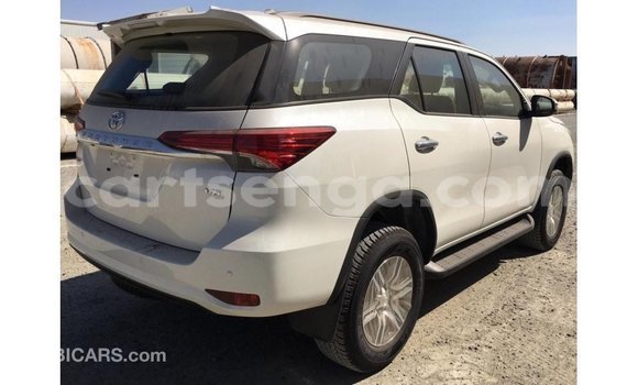 Acheter Import Voiture Toyota Fortuner Blanc à Import - Dubai, Hhohho Acheter Import Voiture Toyota Fortuner Blanc à Import - Dubai, Hhohho