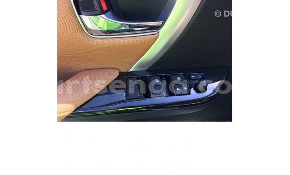 Acheter Import Voiture Toyota Fortuner Blanc à Import - Dubai, Hhohho Acheter Import Voiture Toyota Fortuner Blanc à Import - Dubai, Hhohho