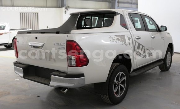Acheter Import Voiture Toyota Hilux Blanc à Import - Dubai, Hhohho Acheter Import Voiture Toyota Hilux Blanc à Import - Dubai, Hhohho