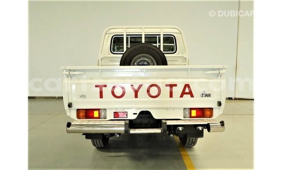 Acheter Import Voiture Toyota Land Cruiser Blanc à Import - Dubai, Hhohho Acheter Import Voiture Toyota Land Cruiser Blanc à Import - Dubai, Hhohho