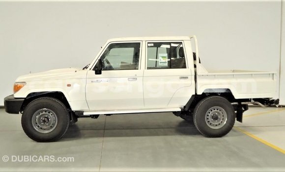 Acheter Import Voiture Toyota Land Cruiser Blanc à Import - Dubai, Hhohho Acheter Import Voiture Toyota Land Cruiser Blanc à Import - Dubai, Hhohho
