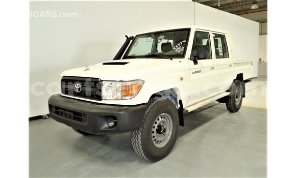 Acheter Import Voiture Toyota Land Cruiser Blanc à Import - Dubai, Hhohho Acheter Import Voiture Toyota Land Cruiser Blanc à Import - Dubai, Hhohho