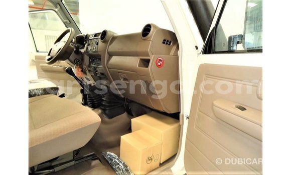 Acheter Import Voiture Toyota Land Cruiser Blanc à Import - Dubai, Hhohho Acheter Import Voiture Toyota Land Cruiser Blanc à Import - Dubai, Hhohho