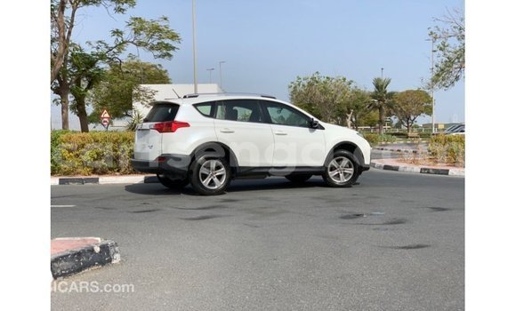 Acheter Import Voiture Toyota 4Runner Blanc à Import - Dubai, Hhohho Acheter Import Voiture Toyota 4Runner Blanc à Import - Dubai, Hhohho