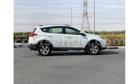 Acheter Import Voiture Toyota 4Runner Blanc à Import - Dubai, Hhohho Acheter Import Voiture Toyota 4Runner Blanc à Import - Dubai, Hhohho