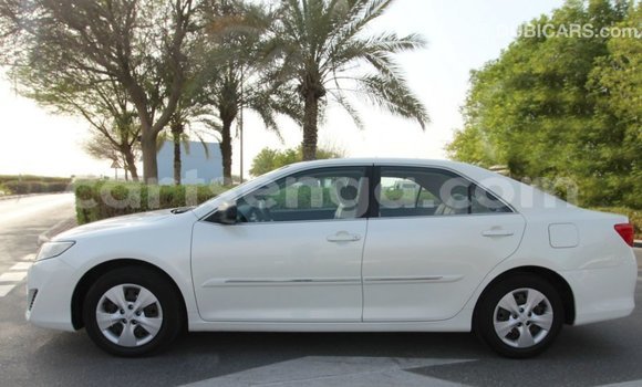 Acheter Import Voiture Toyota Camry Blanc à Import - Dubai, Hhohho Acheter Import Voiture Toyota Camry Blanc à Import - Dubai, Hhohho