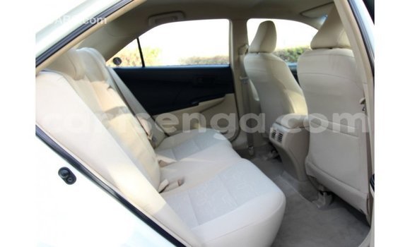 Acheter Import Voiture Toyota Camry Blanc à Import - Dubai, Hhohho Acheter Import Voiture Toyota Camry Blanc à Import - Dubai, Hhohho