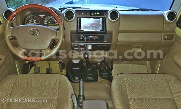 Acheter Import Voiture Toyota Land Cruiser Beige à Import - Dubai, Hhohho Acheter Import Voiture Toyota Land Cruiser Beige à Import - Dubai, Hhohho